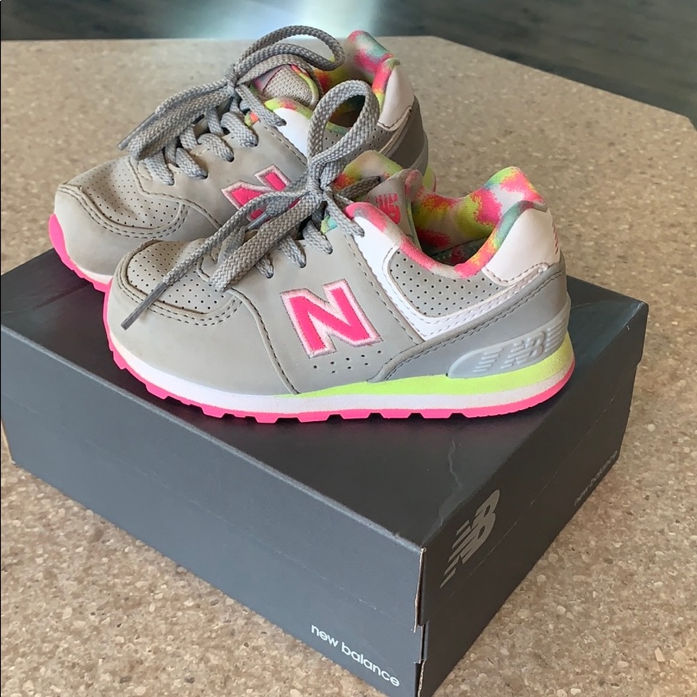 Toddler girls New Balance tennis shoes